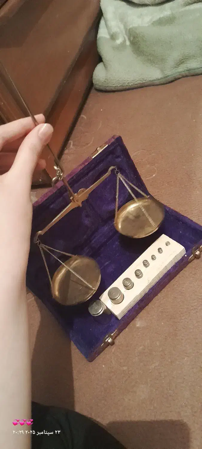 ترازو جیبی قدیمی با وزنه کامل و جعبه|کلکسیون اشیاء عتیقه|ری, شهرری|دیوار