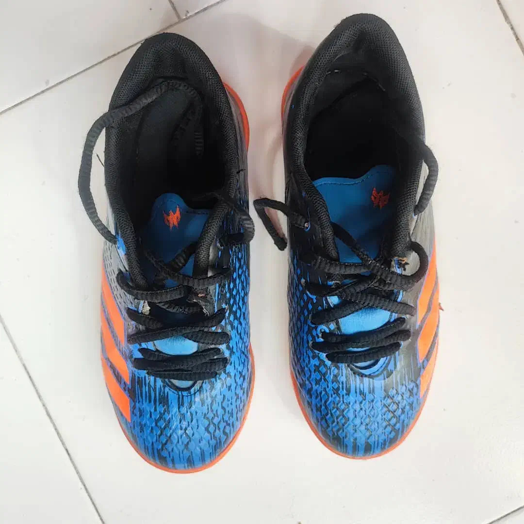 کفش فوتسال سایز ۳۲|کیف، کفش، کمربند|اصفهان, باغ زیار|دیوار