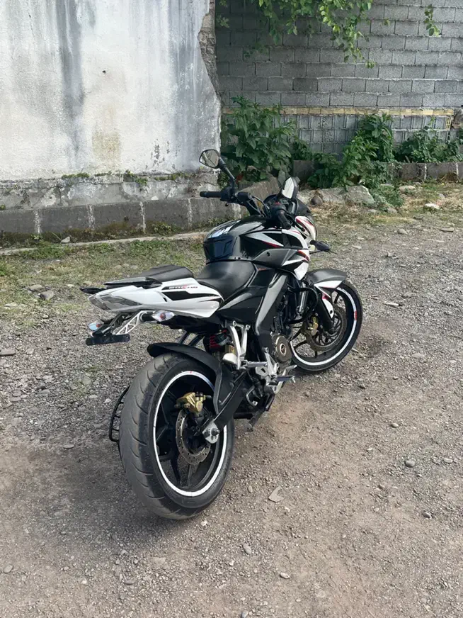 Ns 200 کاربرات|موتورسیکلت|رشت, رشتیان|دیوار