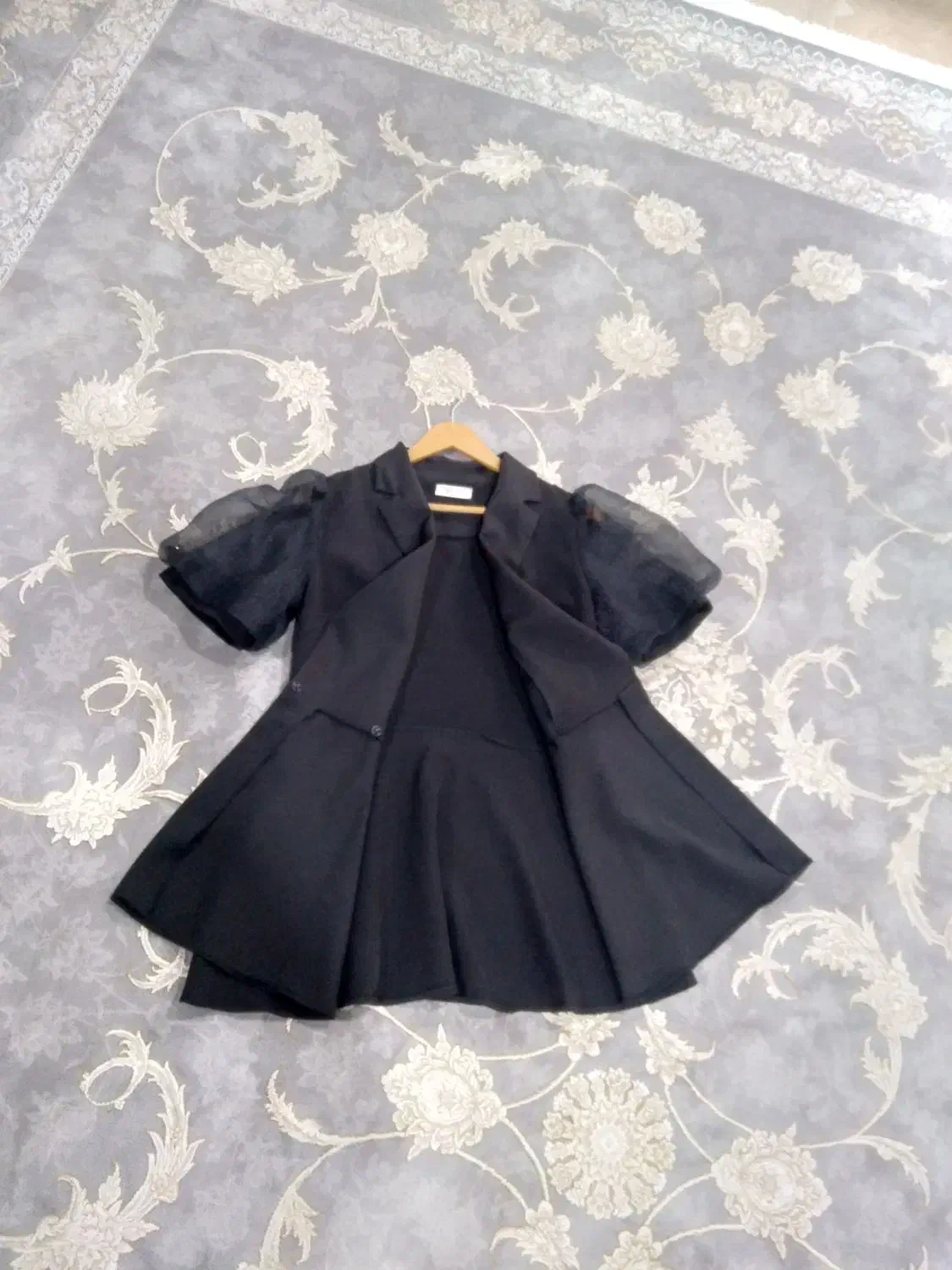 شومیزمشکی نو وپالتوخزداربسیارضخیم|لباس|رشت, باهنر|دیوار