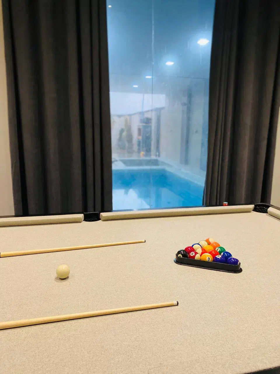 اجاره روزانه باغ ویلا استخر دار اب گرم سرپوشیده|اجارهٔ کوتاه‌مدت ویلا و باغ|کرج, برغان|دیوار