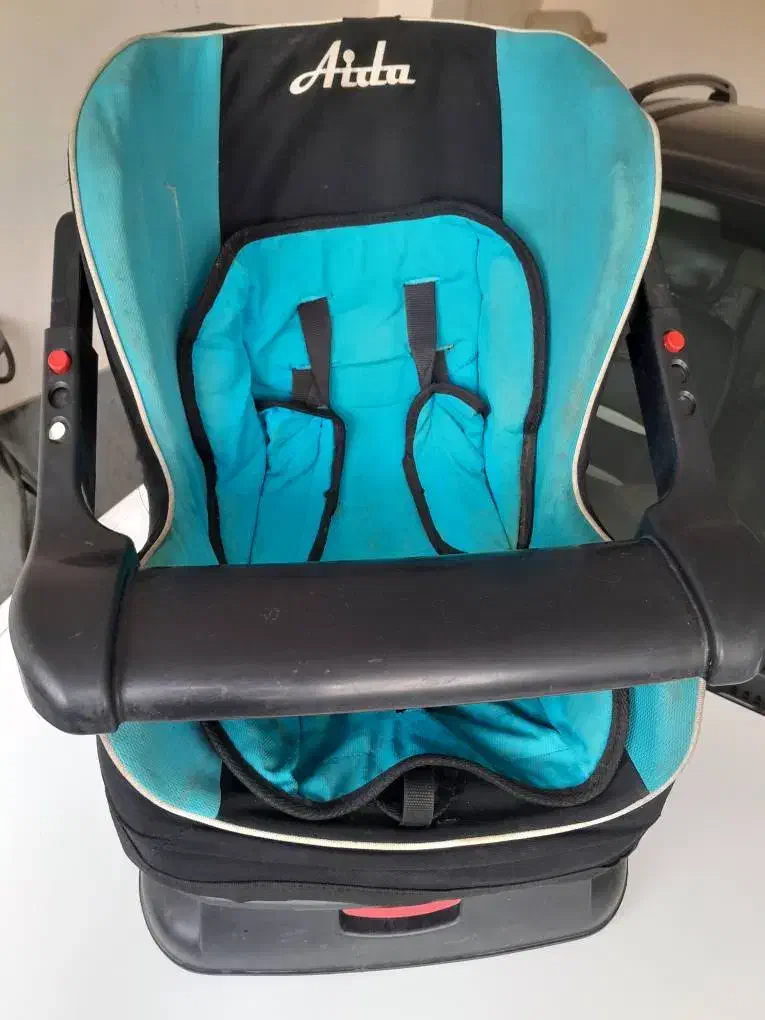 صندلی ماشین کودک|تخت و صندلی بچه|شیراز, کوشک میدان|دیوار