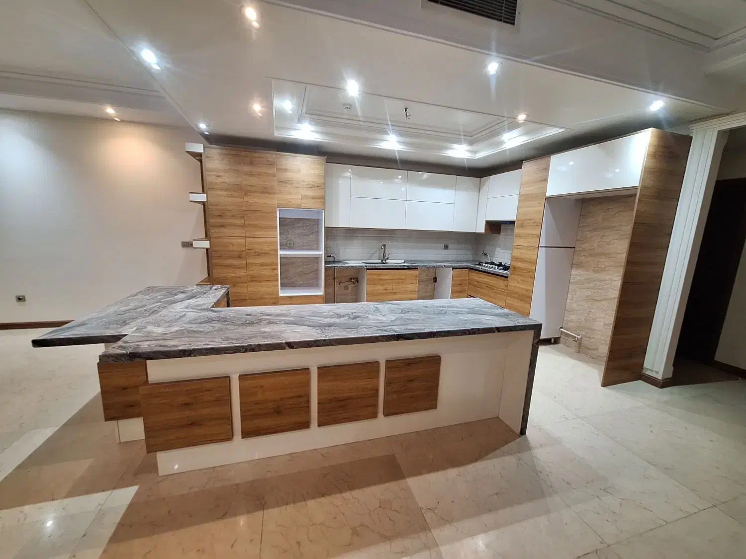 ۱۷۰مترسه خواب/تک واحدی/با دو پارکینگ/لادن شرقی