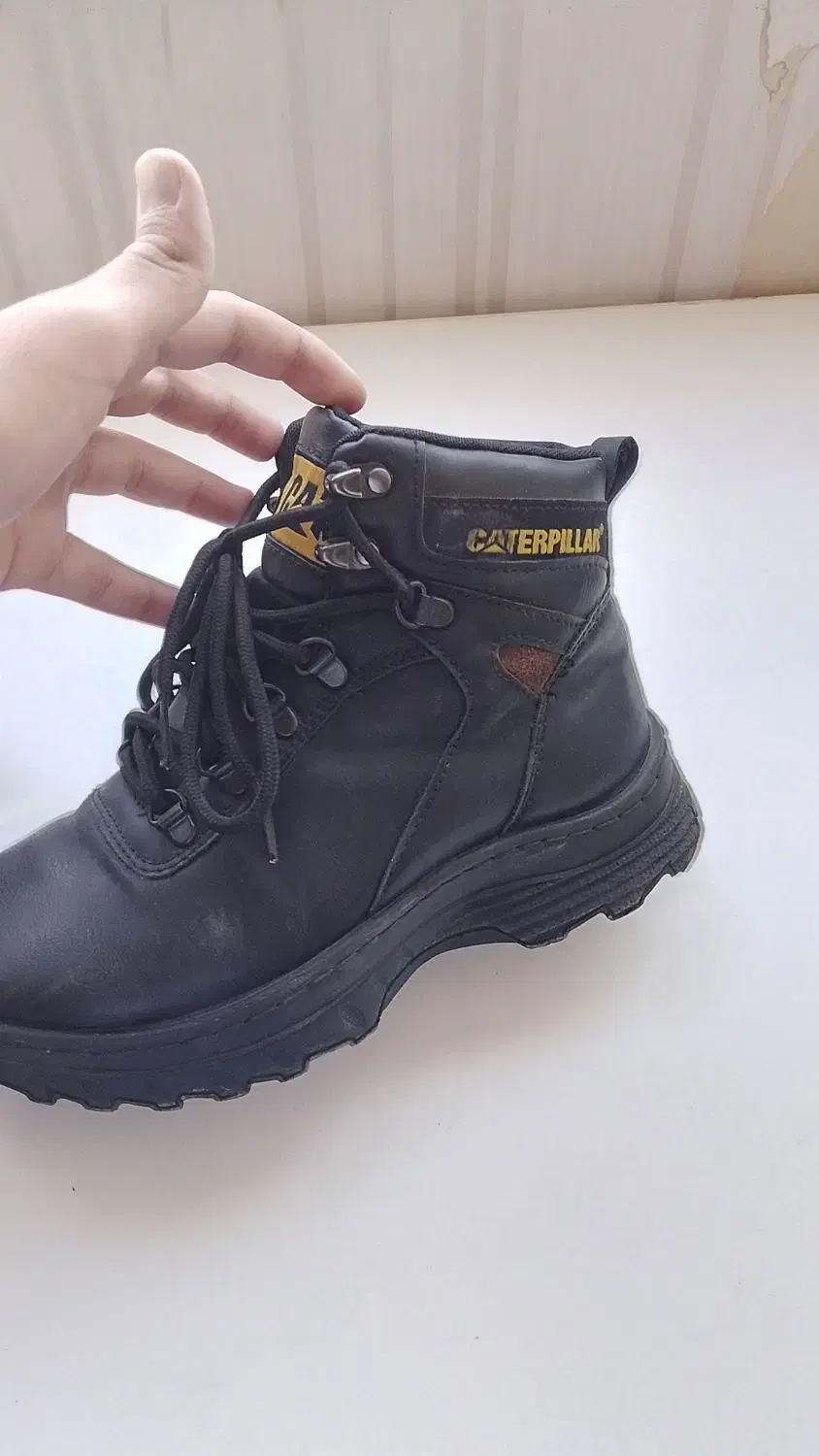 نیم بوت|کیف، کفش، کمربند|تربت جام, بیست متری منبع آب|دیوار