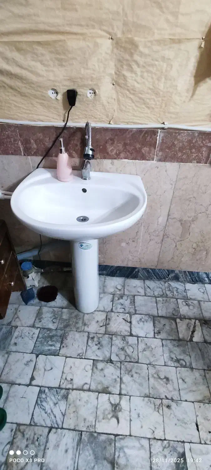 اینه کنسول آرایشگاه صندلی جک دار میز کاشت ناخن|آرایشگاه و سالنهای زیبایی|میاندوآب, |دیوار