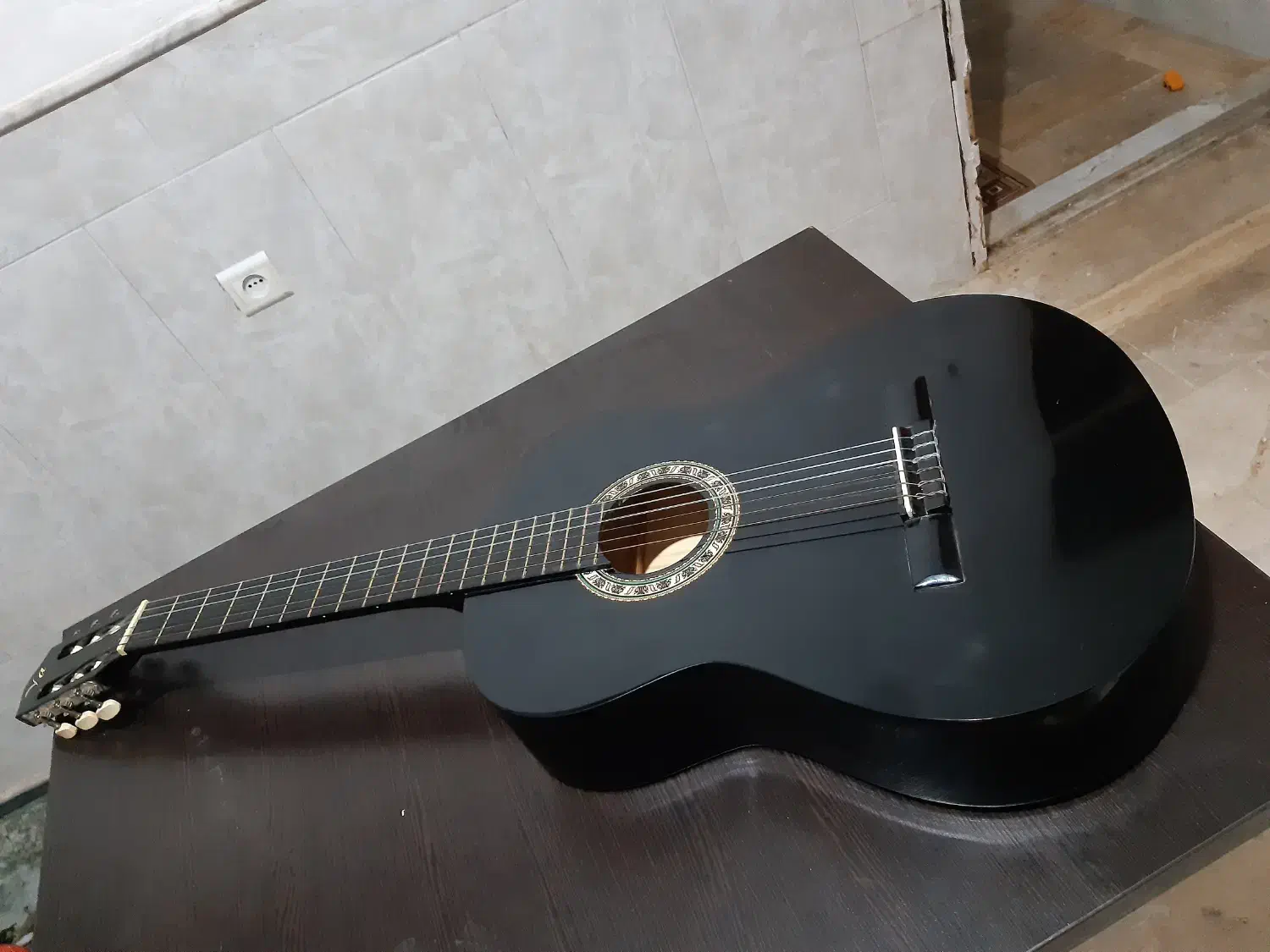 گیتار والنسیا مشکی|گیتار، بیس، امپلیفایر|قم, علی آباد سعدگان|دیوار