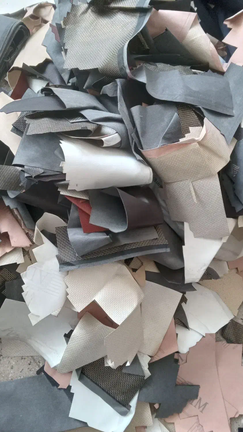 ضایعات چرم مصنوعی|حراج|کرج, حصار سرجوب|دیوار