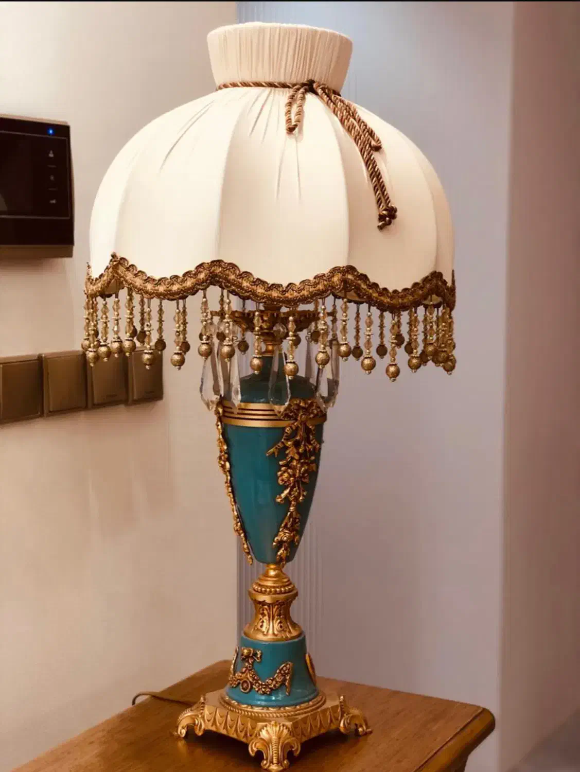 یک جفت آباژور سبک نئوکلاسیک|چراغ خواب و آباژور|شیراز, تاچارا|دیوار