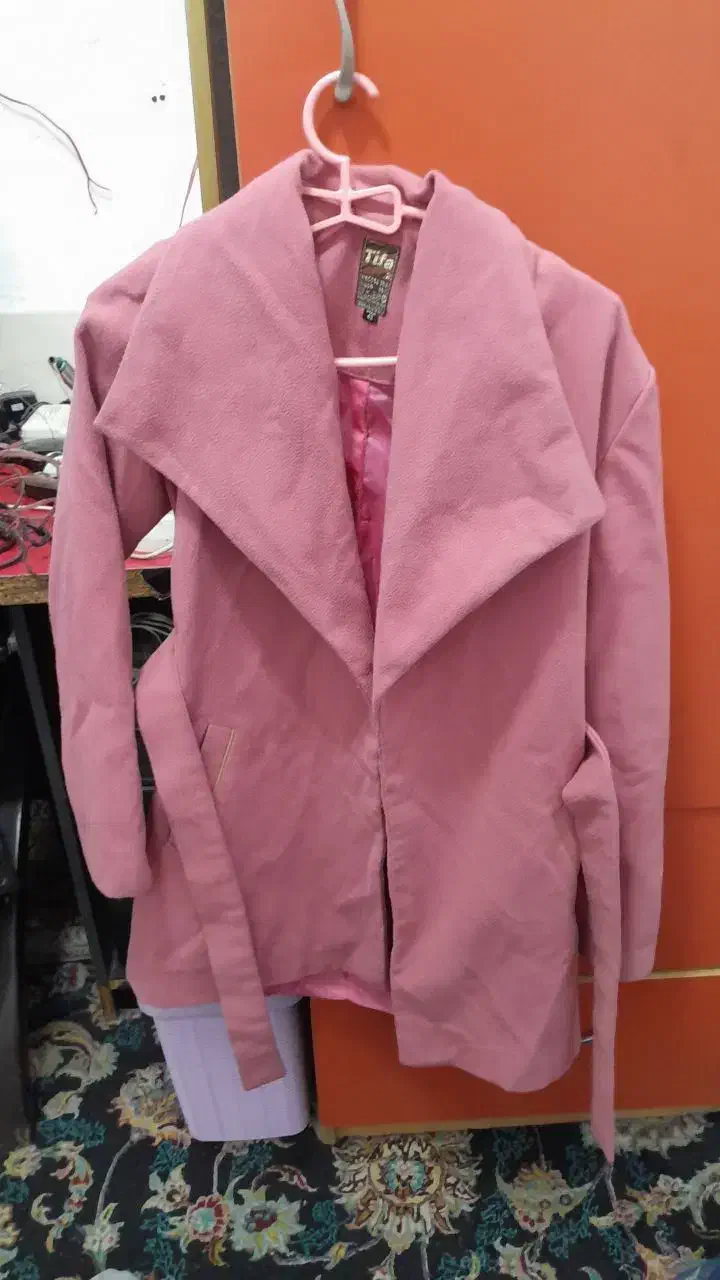 بارونی|لباس|چهارباغ, |دیوار