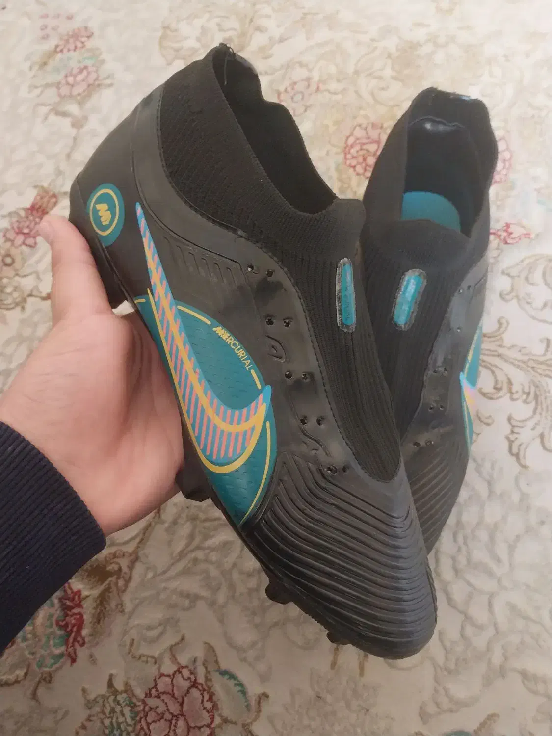 کفش ورزشی فوتبالی|کیف، کفش، کمربند|اندیشه, شهرک مریم|دیوار