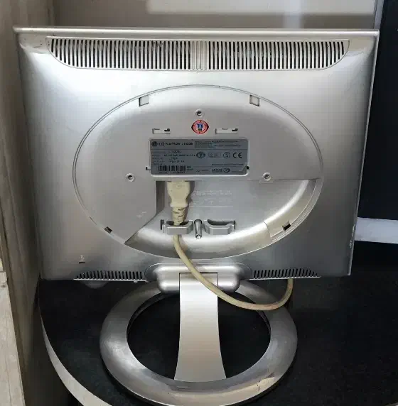 مانیتور ۱۵ اینچ LG|قطعات و لوازم جانبی رایانه|زاهدان, |دیوار