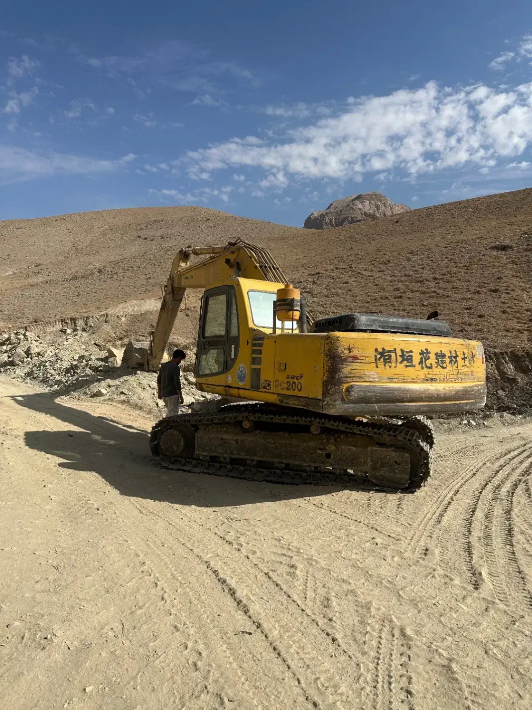 کوماتسو ۲۰۰ خط ۶ مدل ۲۰۰۰|خودرو سنگین|مشهد, آپارتمان های مرتفع|دیوار