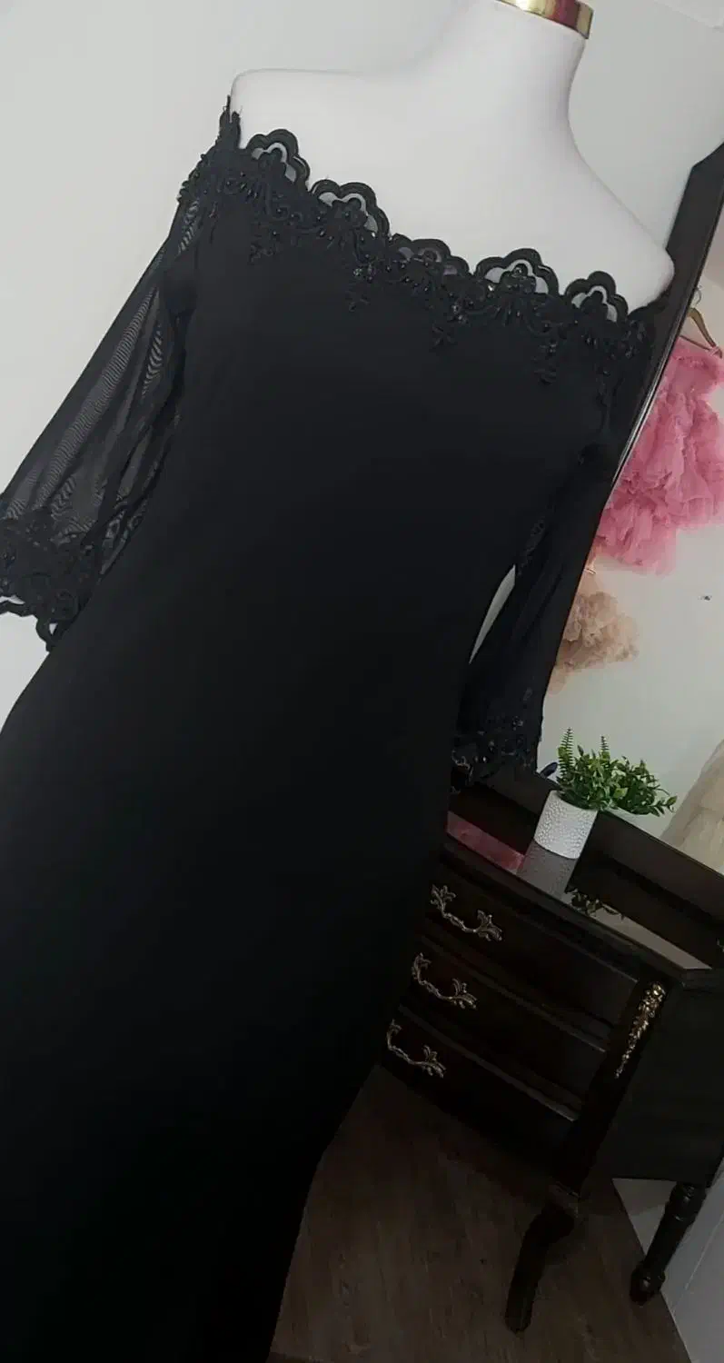 لباس مجلسی و لباس شب|لباس|شیراز, میانرود|دیوار