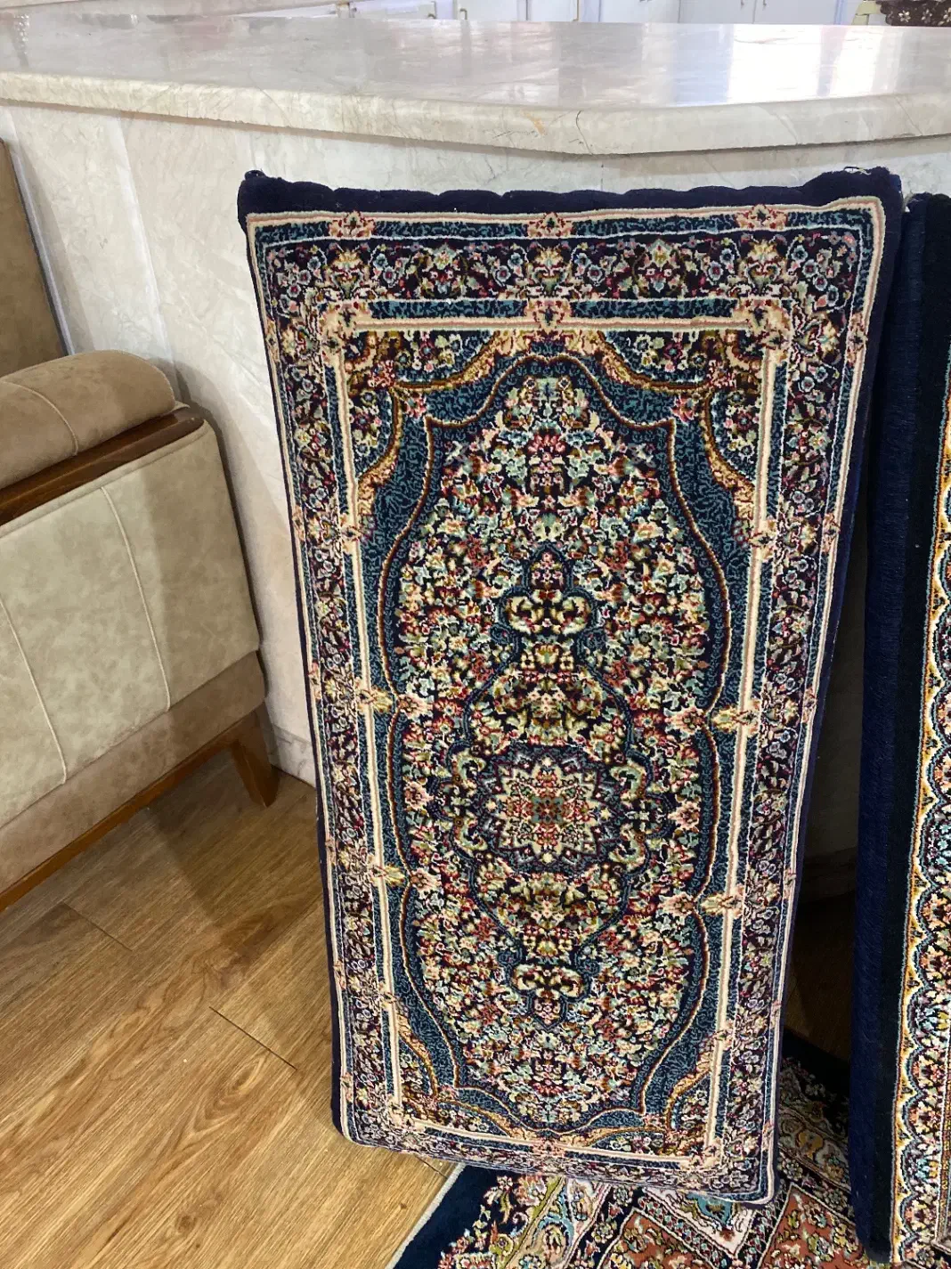 جفت پشتی|پشتی|نیشابور, امین اسلامی|دیوار