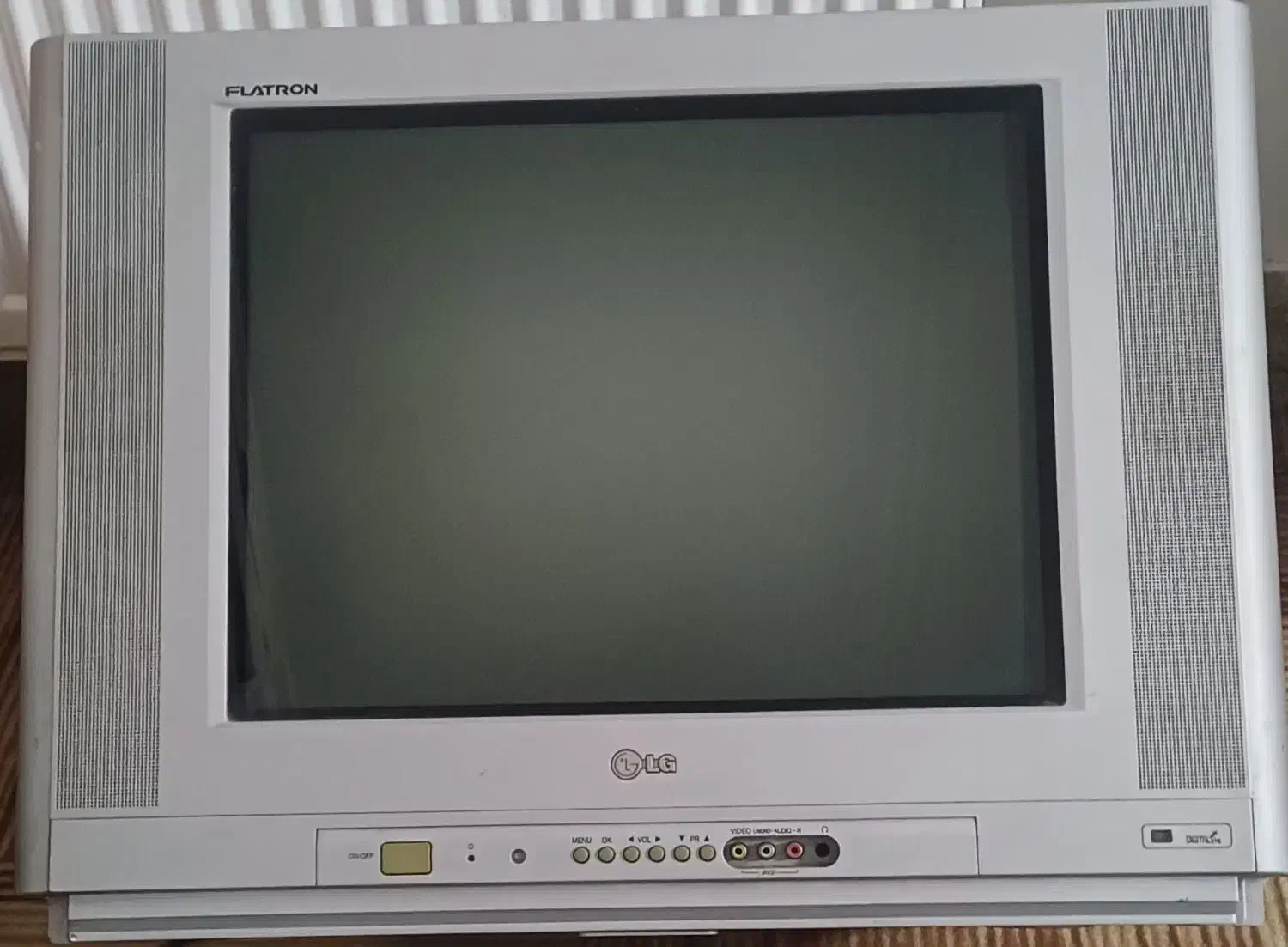 تلویزیون ۲۱  اینچ  صفحه تخت LG|تلویزیون و پروژکتور|علی‌آباد کتول, |دیوار