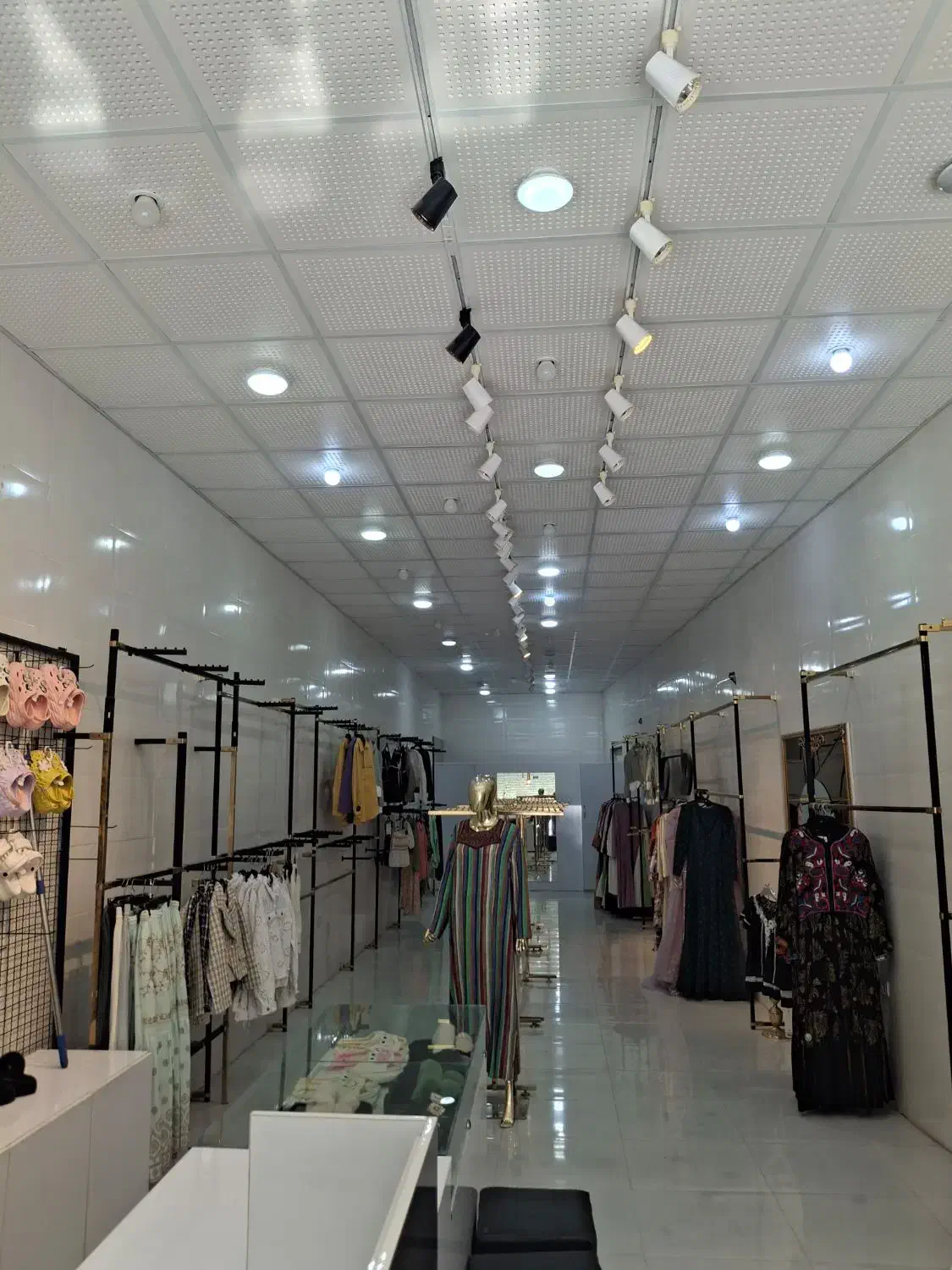 واگذاری مغازه در  دهشیخ  وسط بازار بهترین موقعیت|اجارهٔ مغازه و غرفه|لامرد, |دیوار