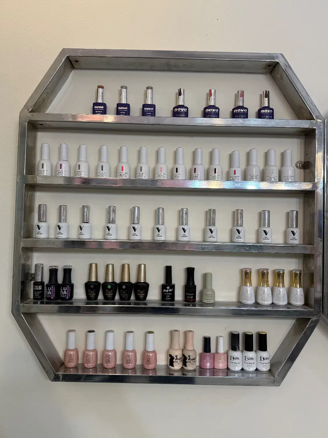 استند لاک،میز ناخن،آینه،صندلی|آرایشگاه و سالن‌های زیبایی|تهران, اختیاریه|دیوار