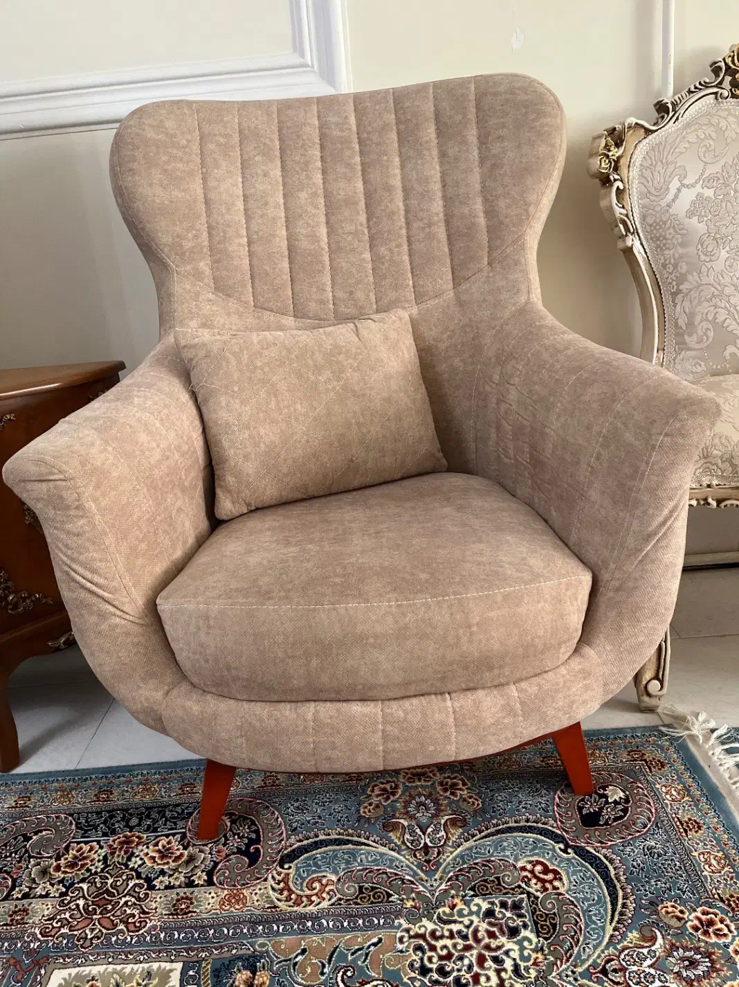 مبل راحتی چهار نفره تمیز و سالم|مبلمان خانگی و میز عسلی|دامغان, |دیوار