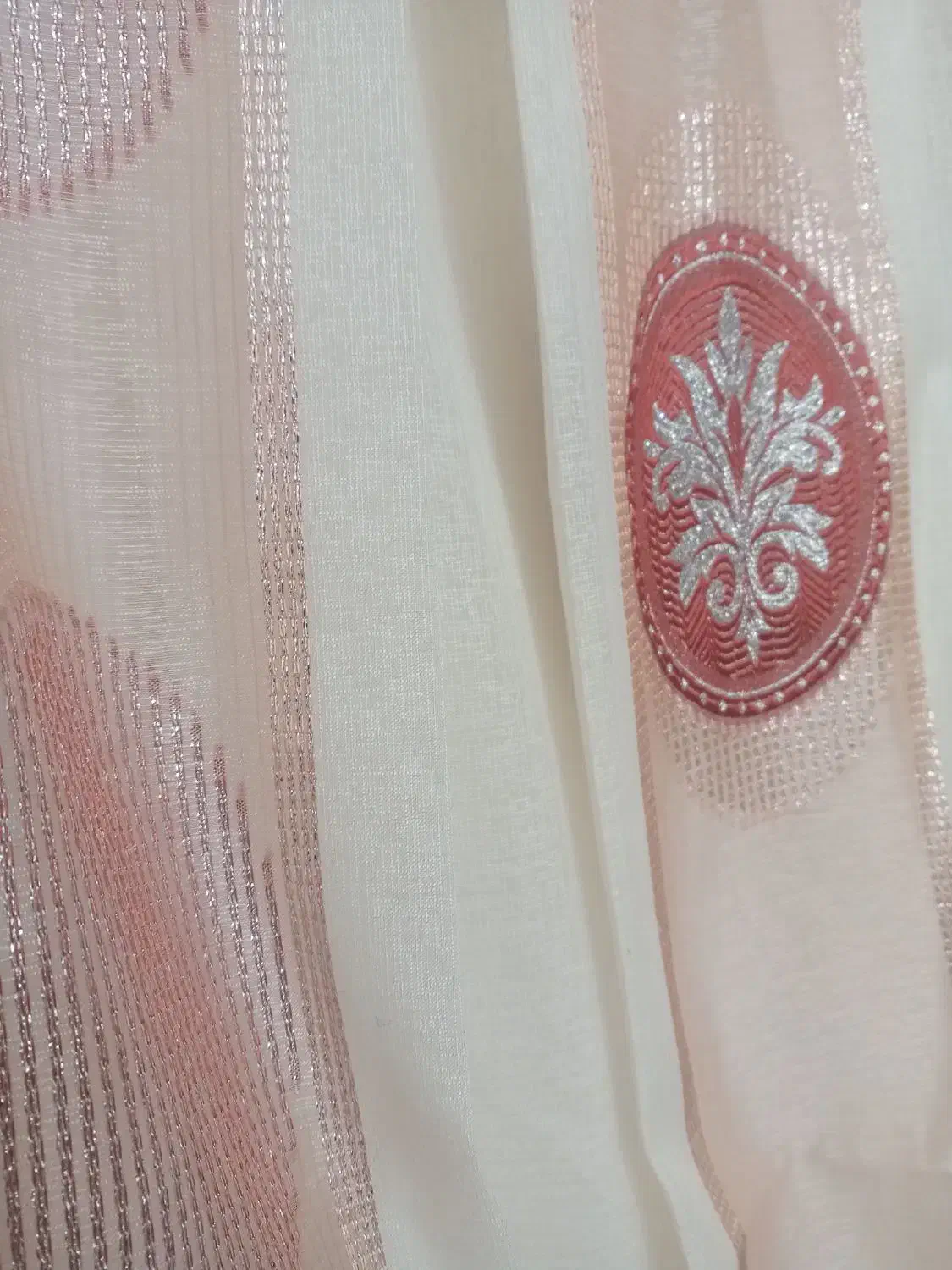 پرده|پرده، رانر، رومیزی|میانه, |دیوار