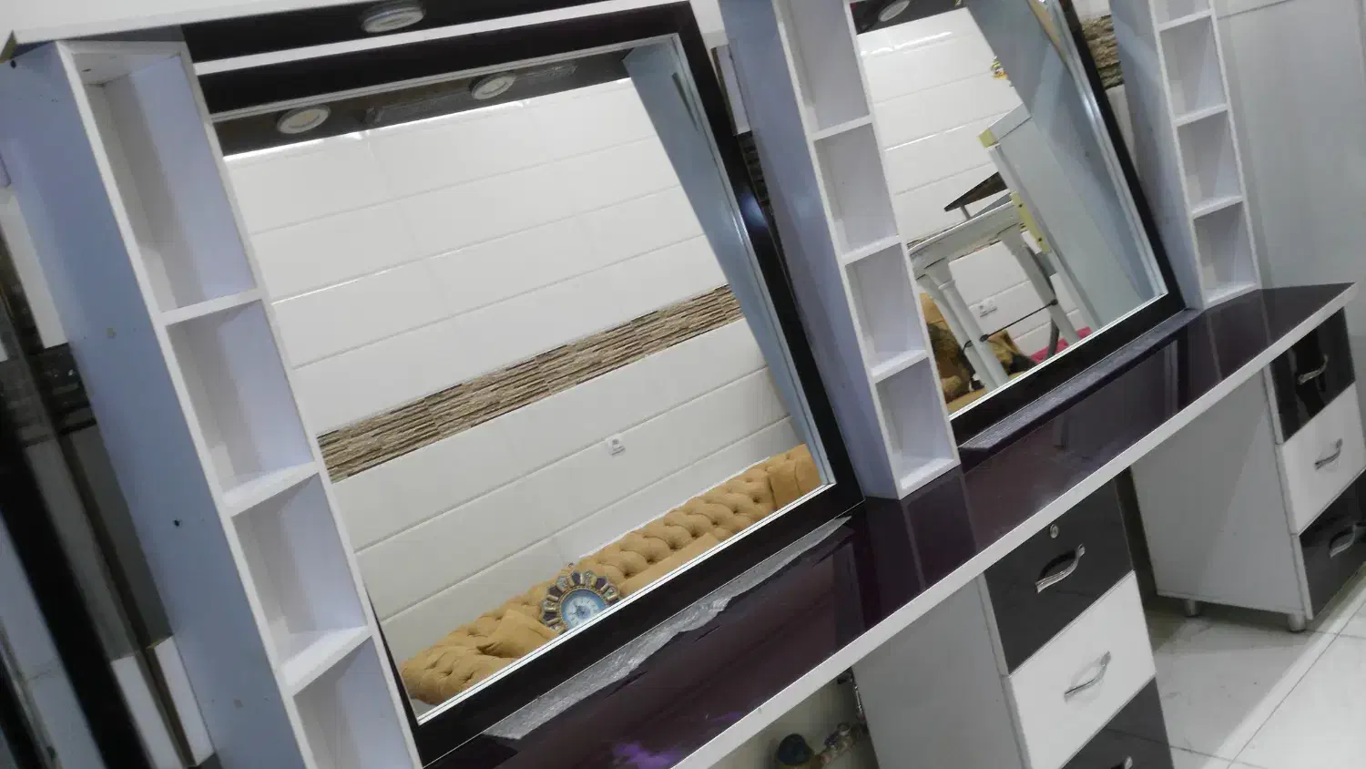 دکوراسیون آرایشگاه|آرایشگاه و سالن‌های زیبایی|سنندج, |دیوار