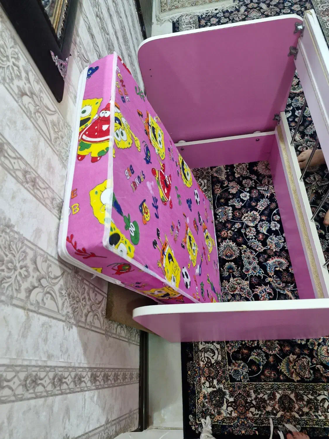 گهواره کنار تخت مادر|تخت و صندلی بچه|قم, عمار یاسر|دیوار