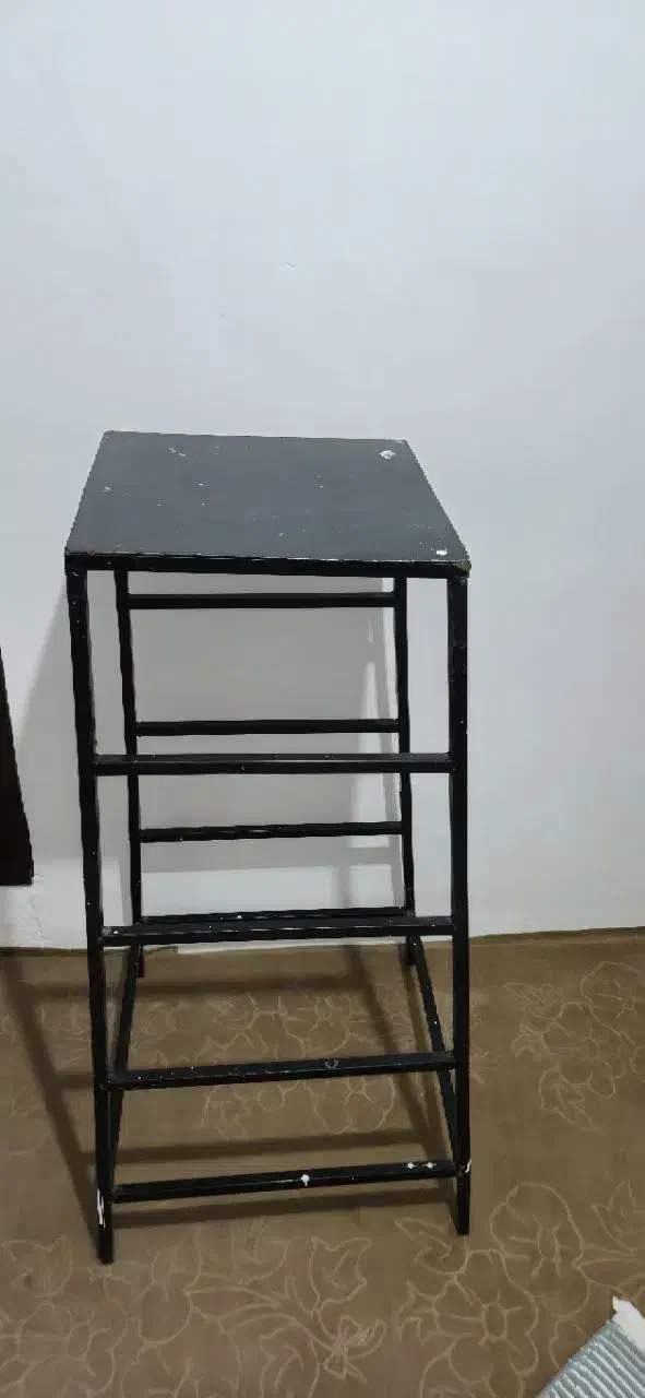 چهار پایه اهنی محکم|صندلی و نیمکت|بجنورد, |دیوار