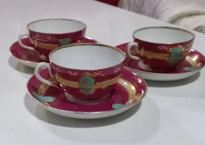 قوردی گردنر و فنجون روسی|کلکسیون اشیاء عتیقه|همدان, |دیوار