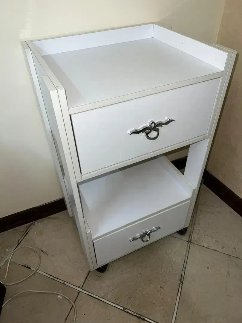 ترولی کشودار|آرایشگاه و سالن‌های زیبایی|اصفهان, تخت فولاد|دیوار