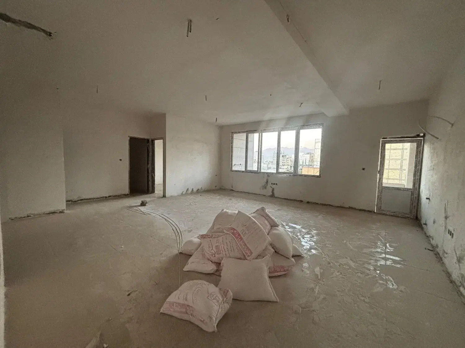 122 متر / 800 دستگاه / اماده / خوش نقشه|فروش آپارتمان|دورود, |دیوار