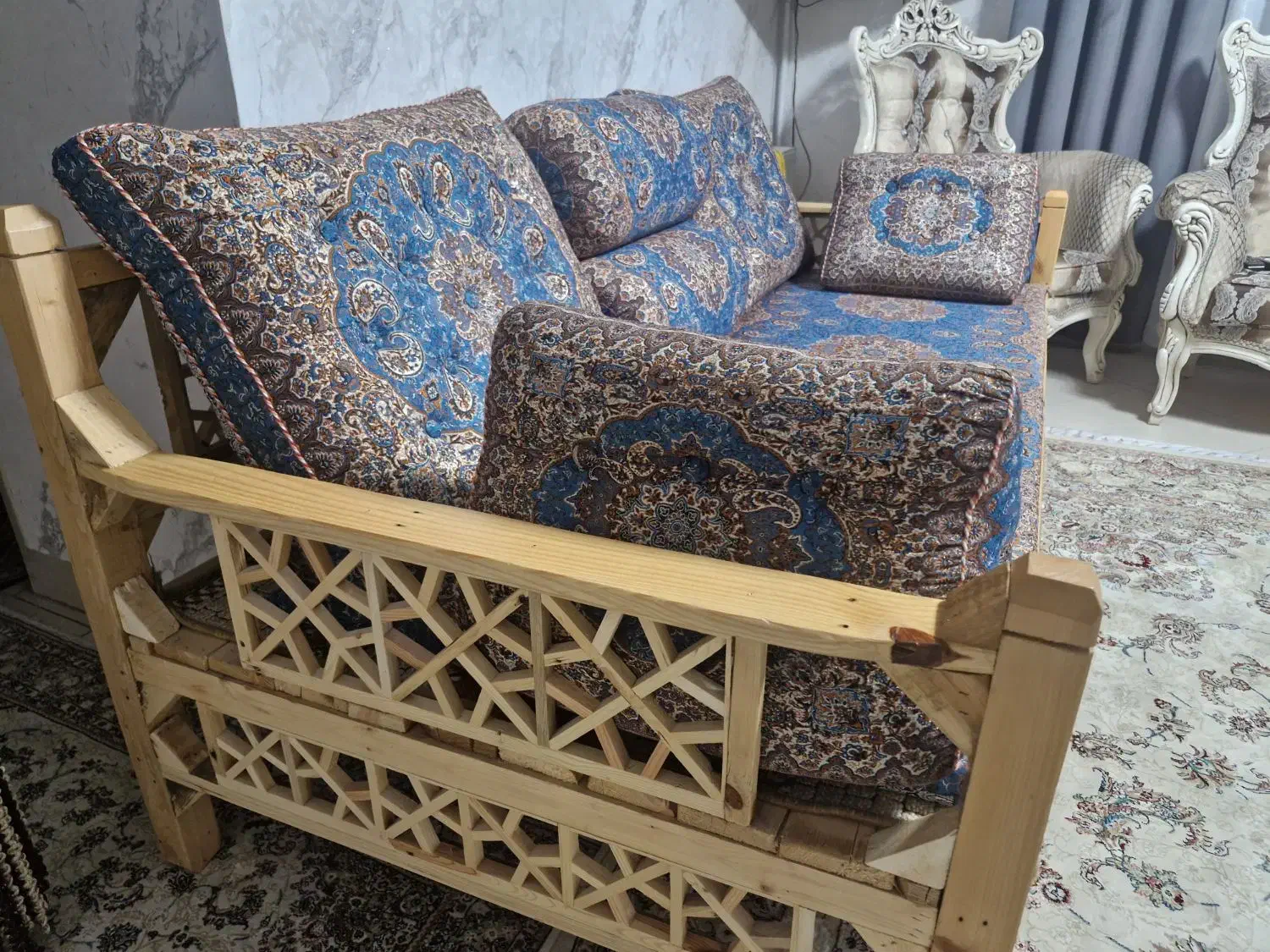 تخت شاه نشین|مبلمان خانگی و میز عسلی|محمدشهر, سیدآباد|دیوار