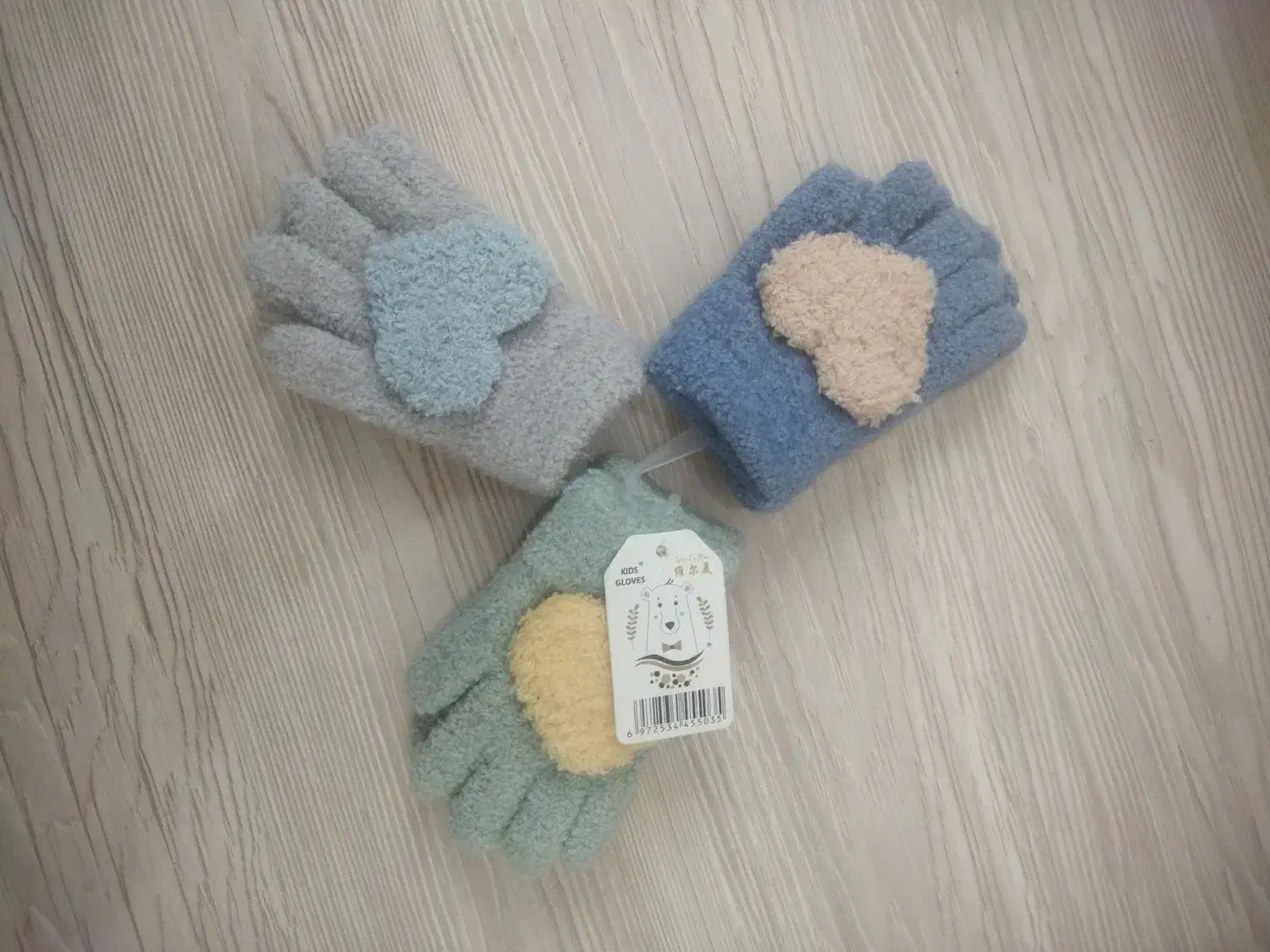 حراج تعدادی دستکش وارداتی|کفش و لباس بچه|بانه, |دیوار