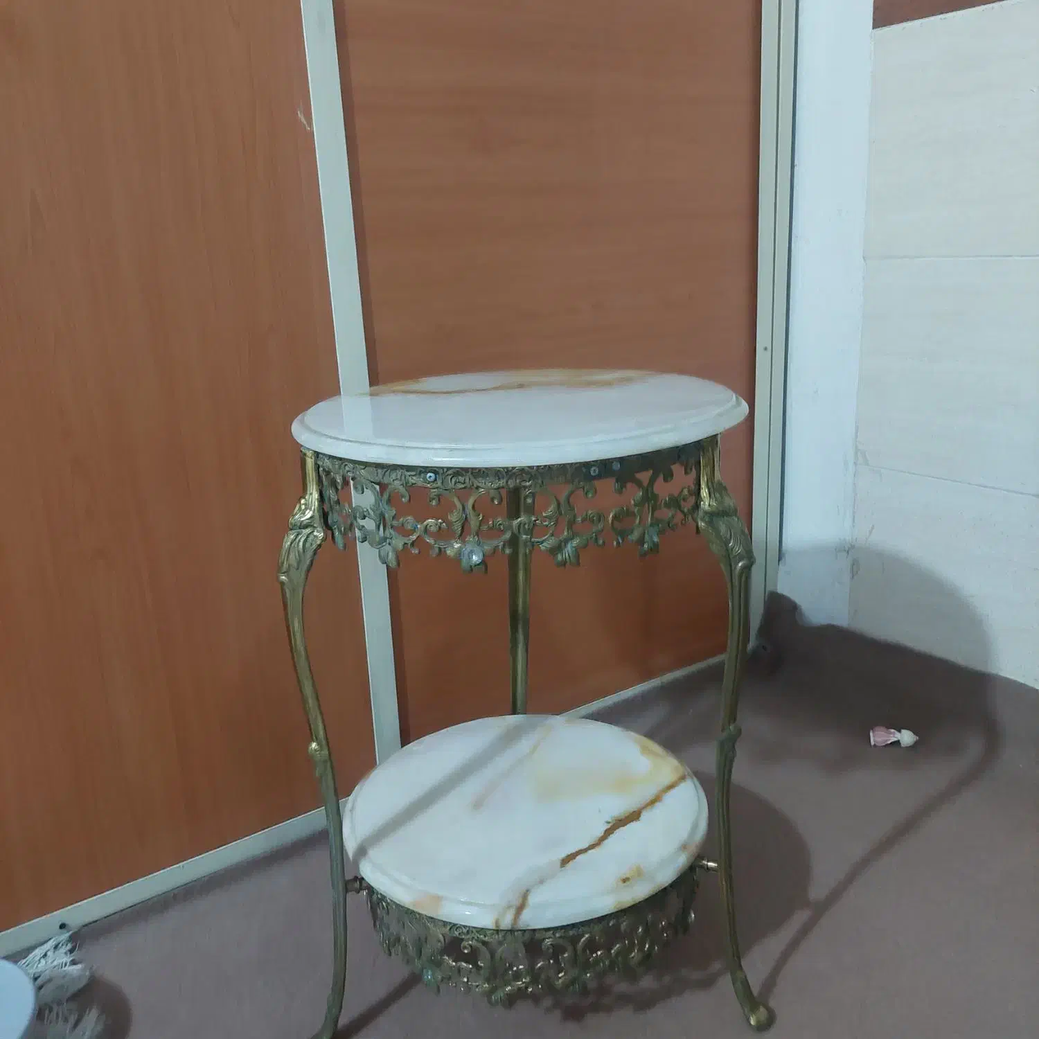 میز خاطره جنس برنز اصل|مبلمان خانگی و میز عسلی|هشتگرد, هشتگرد قدیم|دیوار