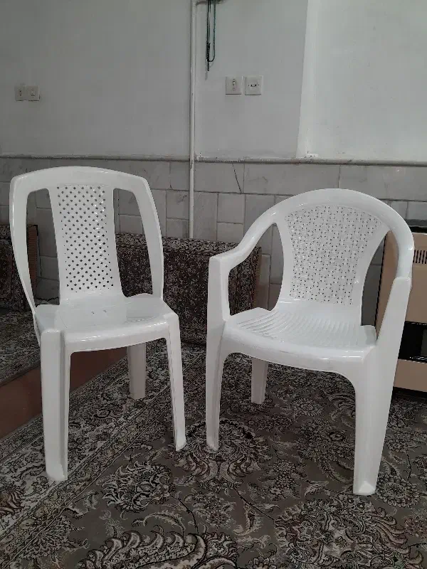 صندلی پلاستیکی|میز و صندلی غذاخوری|قم, چهل درخت‎|دیوار