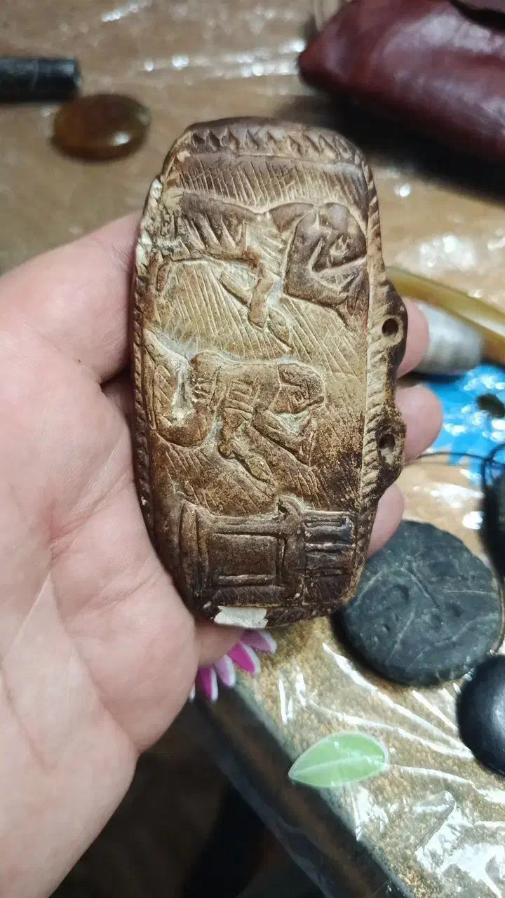 گردنبند باستانی|کلکسیون اشیاء عتیقه|بوکان, |دیوار