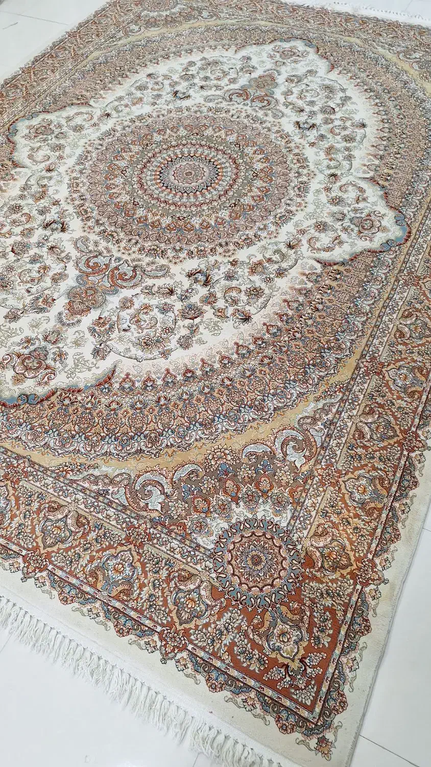 دو تخته فرش12متری700شانه کرم رنگ|فرش|ایلام, |دیوار