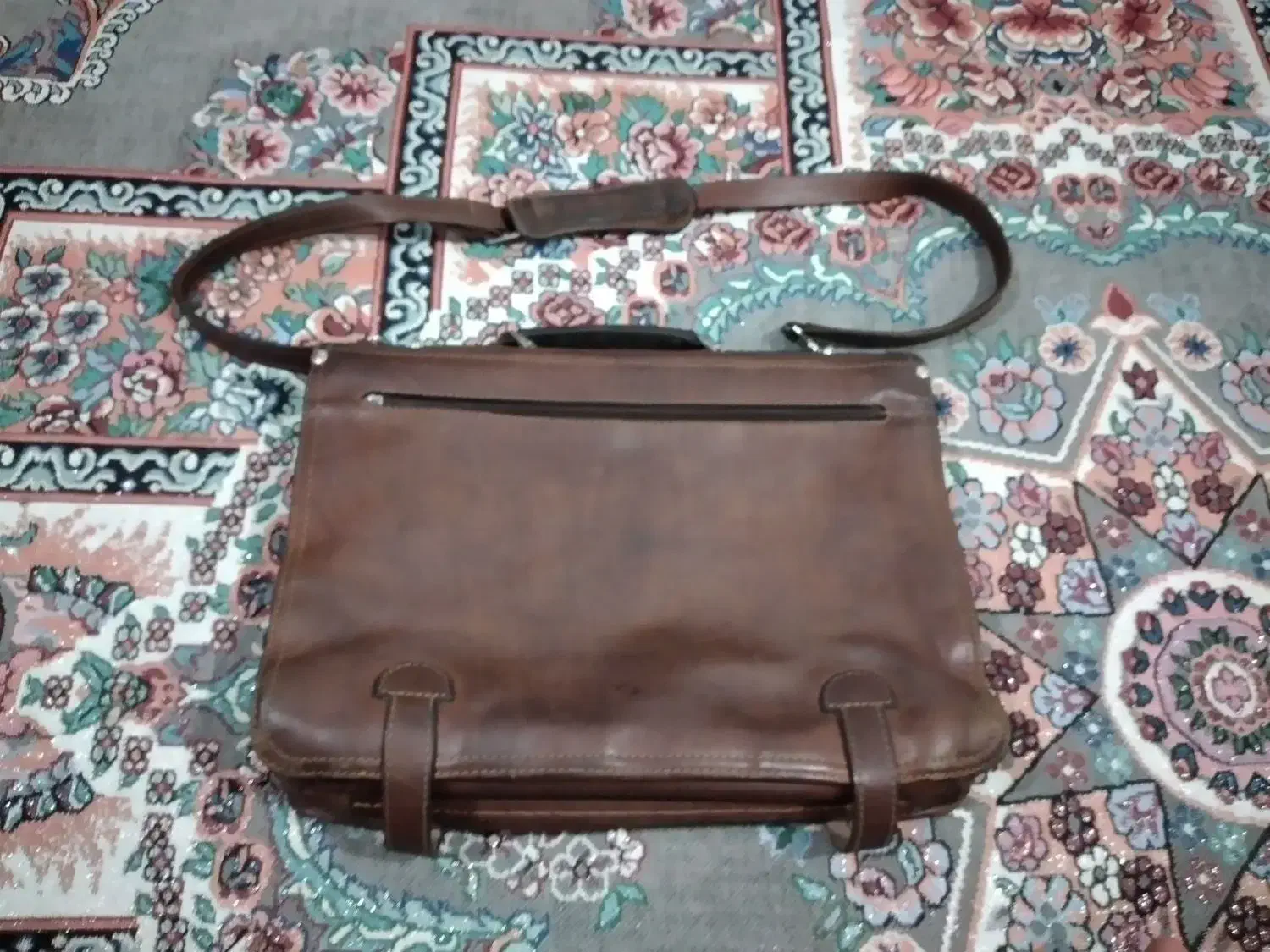 کیف چرمی رمز دار|کیف، کفش، کمربند|پرند, فاز ۵|دیوار