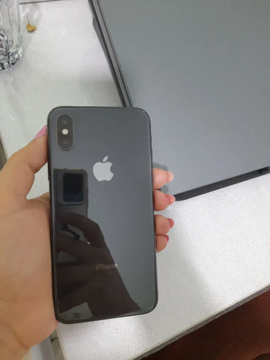 آیفون x|موبایل|رباط‌کریم, رباط‌کریم|دیوار