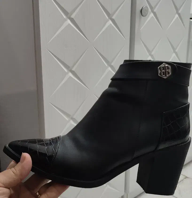 بوت نیم بوت|کیف، کفش، کمربند|گنبد کاووس, |دیوار