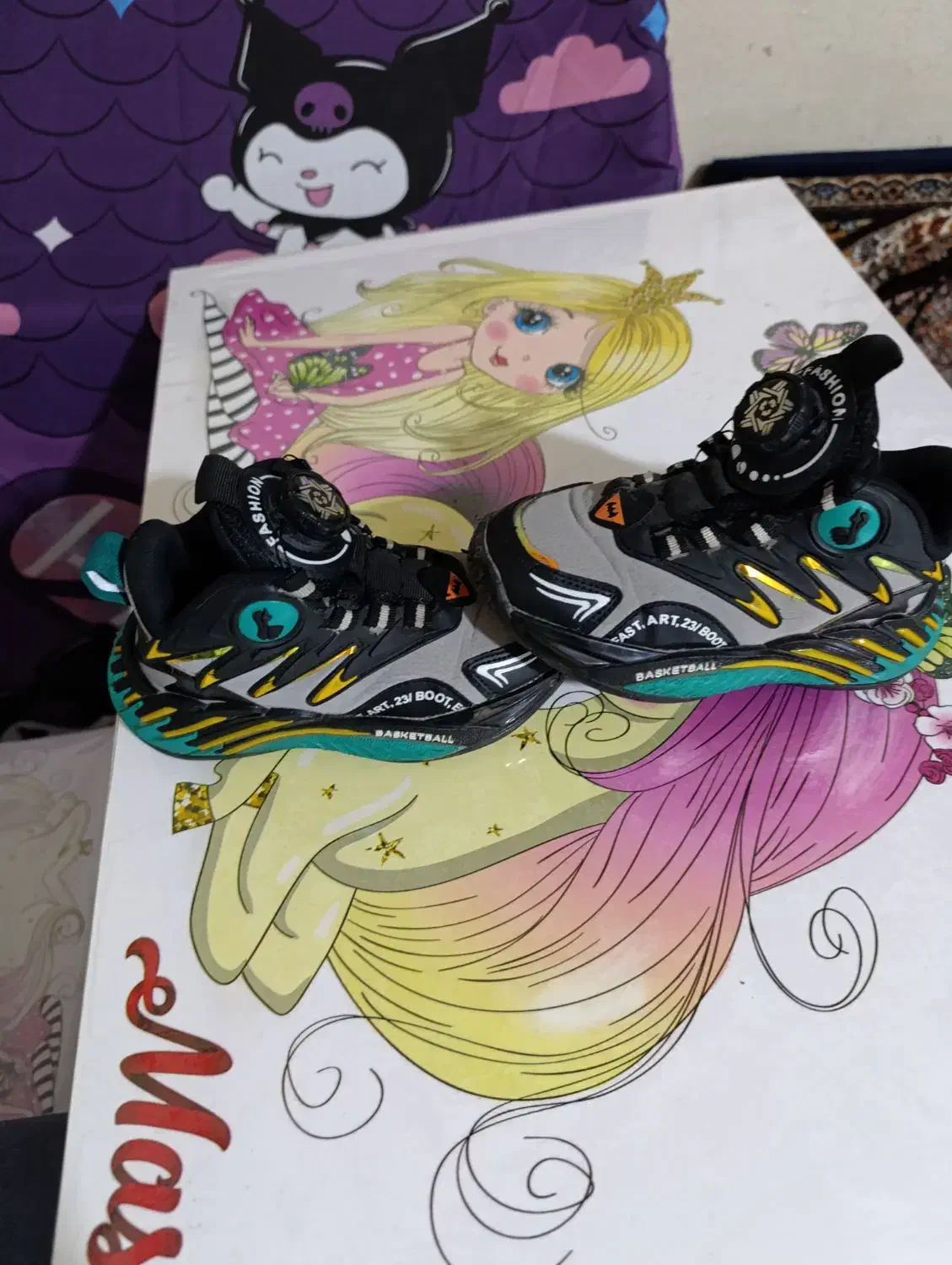 کفش کتانی خارجی|کیف، کفش، کمربند|الوند, |دیوار