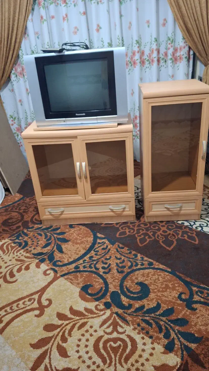 تلویزیون پاناسونیک در حد نو به همراه میز تلویزیون.|تلویزیون و پروژکتور|شیراز, شیخ علی چوپان|دیوار