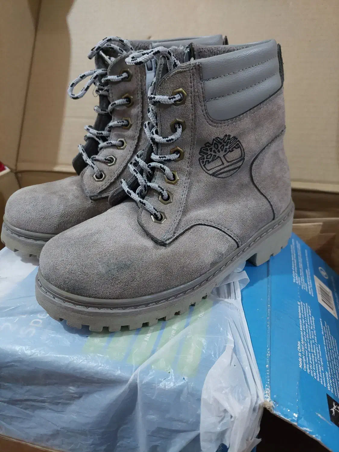 کاپشن  وبوت  دخترانه  ۶ سال|کفش و لباس بچه|اصفهان, شاهد|دیوار