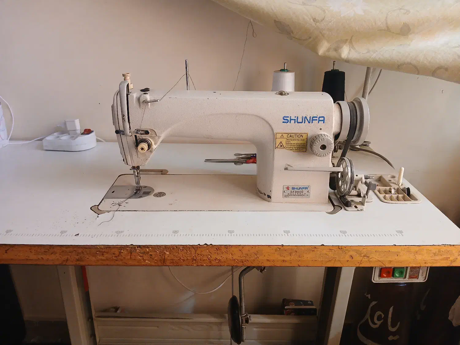 چرخ خیاطی راسته دوز|چرخ خیاطی و ریسندگی|بروجرد, |دیوار