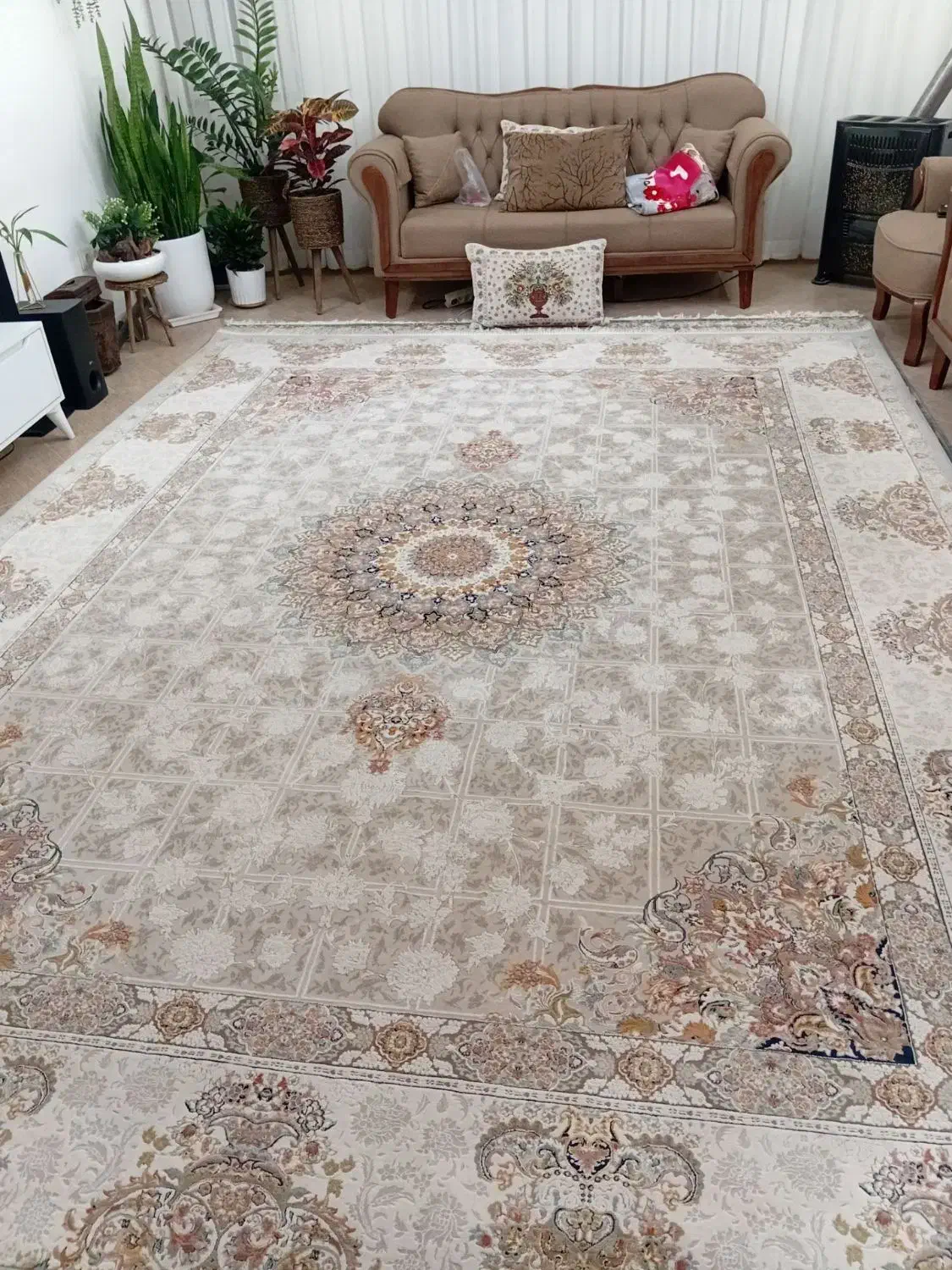 فرش ۱۲متری|فرش|نیشابور, گمنام غربی|دیوار