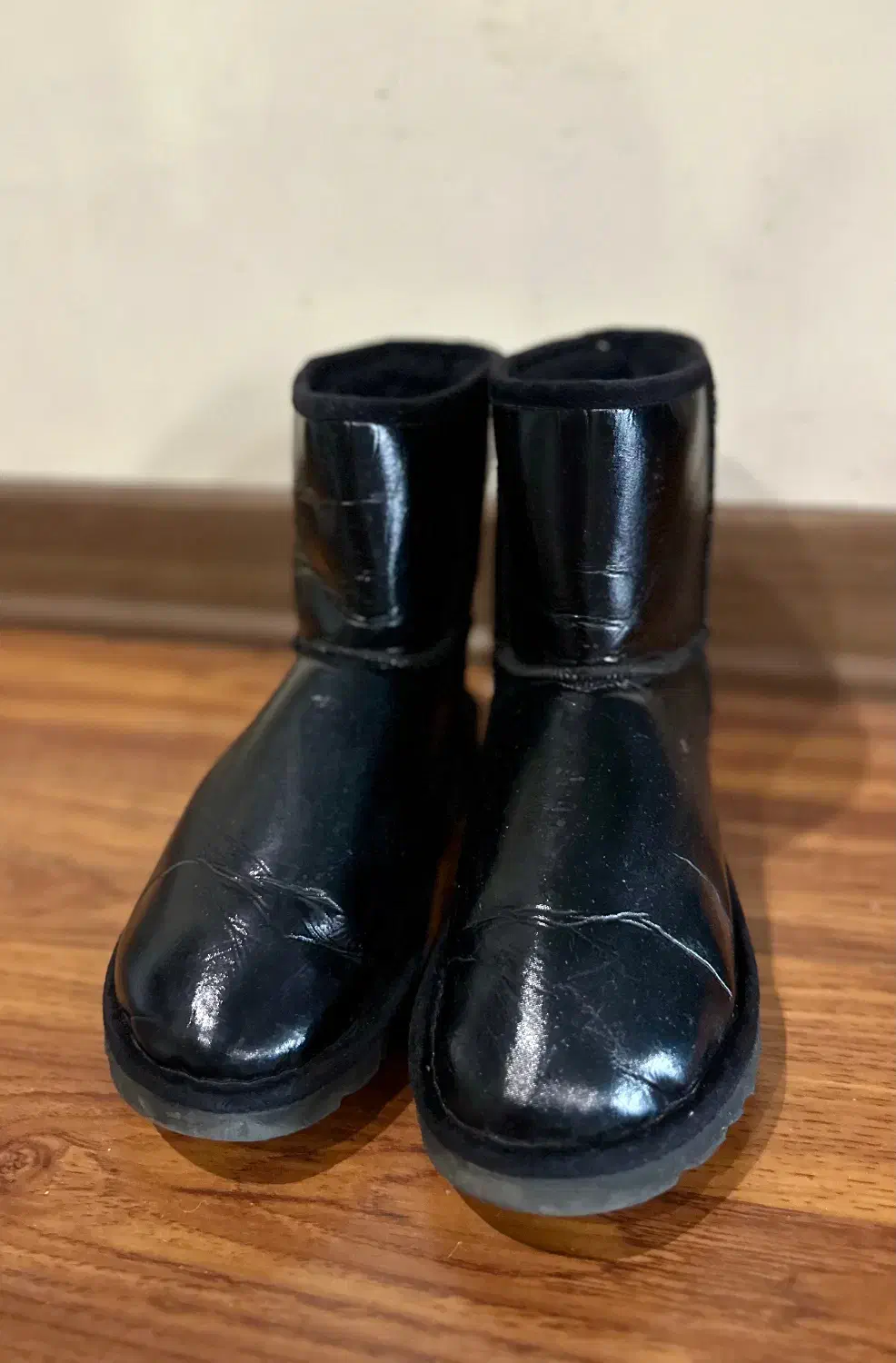 نیم بوت مشکی از برند آگ (UGG)|کیف، کفش، کمربند|کرج, گوهردشت|دیوار