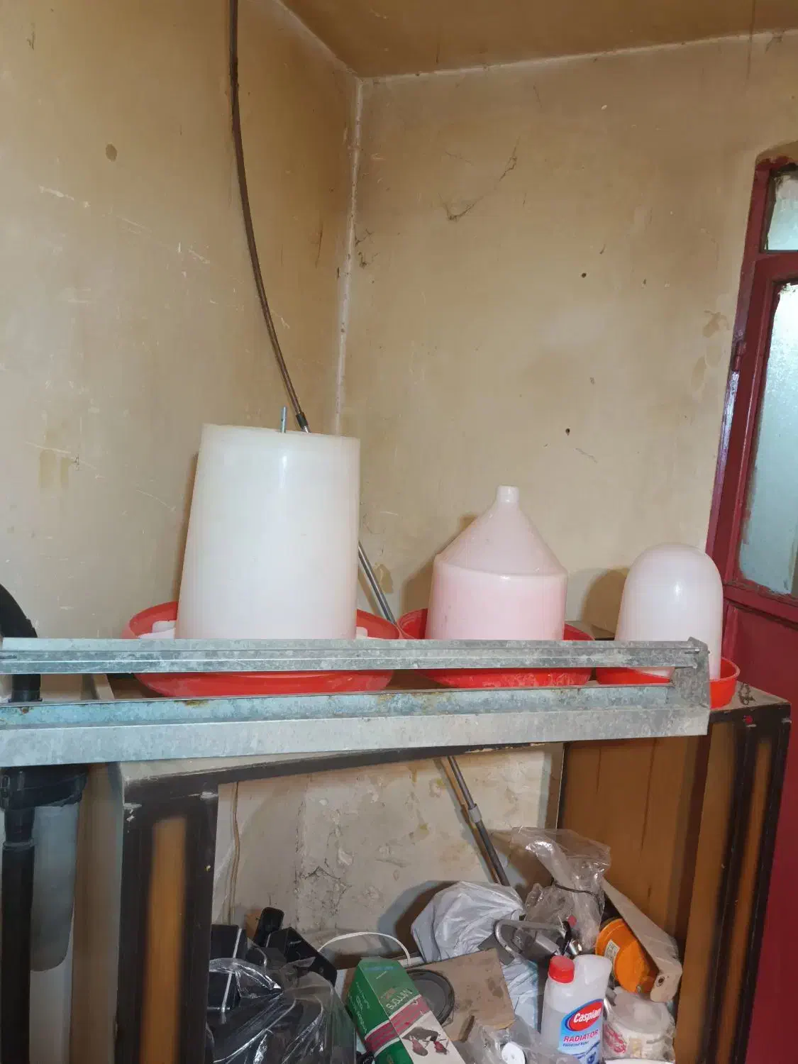 دان خوری و آب خوری مرغ و جوجه|لوازم جانبی حیوانات|تبریز, |دیوار