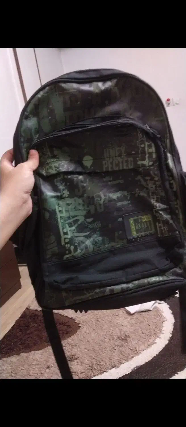 کوله پشتی|کیف، کفش، کمربند|اصفهان, چرخاب|دیوار