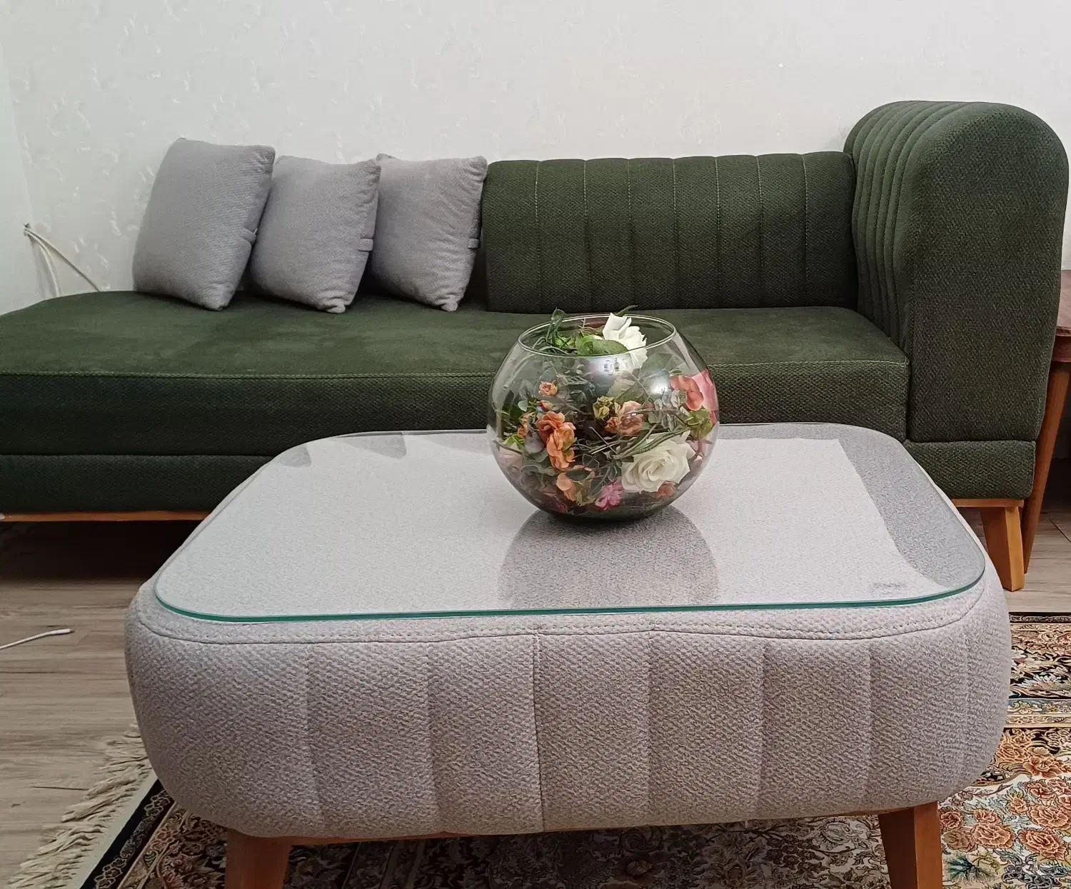 مبل سبز با جلومبلی|مبلمان خانگی و میز عسلی|هشتگرد, فاز ۲ مهستان|دیوار
