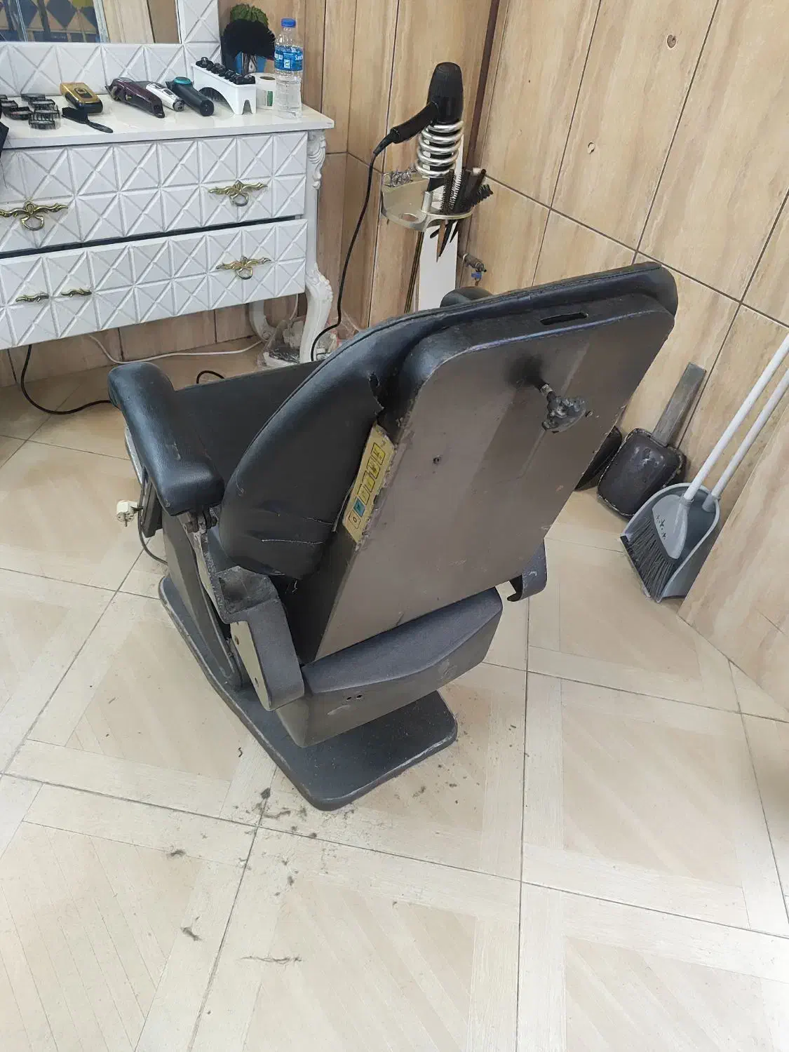 صندلی برقی|صندلی و نیمکت|آستانه اشرفیه, |دیوار