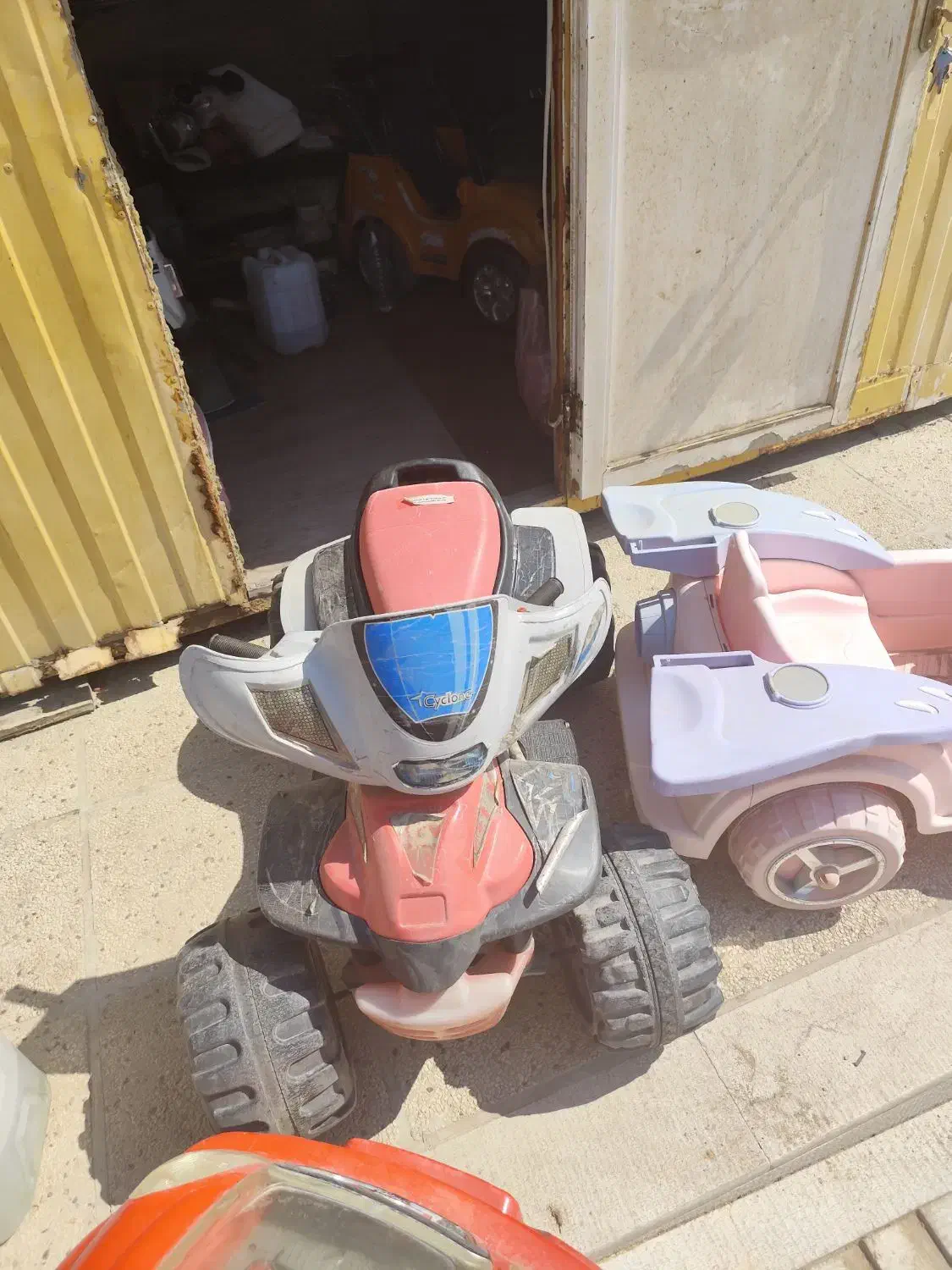 هشت عدد ماشین شارژی با کلی لوازم یدکی|اسباببازی بچه|شیراز, شهرک عرفان|دیوار