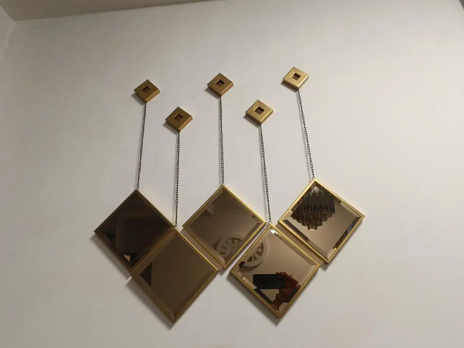 در حد نو|آینه|کلاله, |دیوار